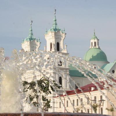 Różnorodzajowe koncerty z serii  „Sezon muzyczno-turystyczny „Sobota przy Pałacu”,