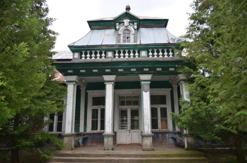 Complex of the former estate: manor house; Park, XIX century.