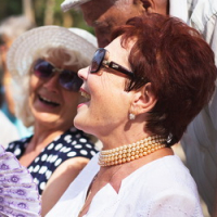 &laquo;To you, dear veterans and elderly people&raquo;